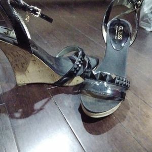 Guess lady wedge shoe